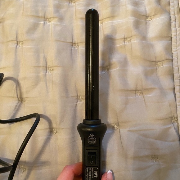 Curling wand… circumference 2.5 inch … .80 size curling iron - Picture 3 of 4